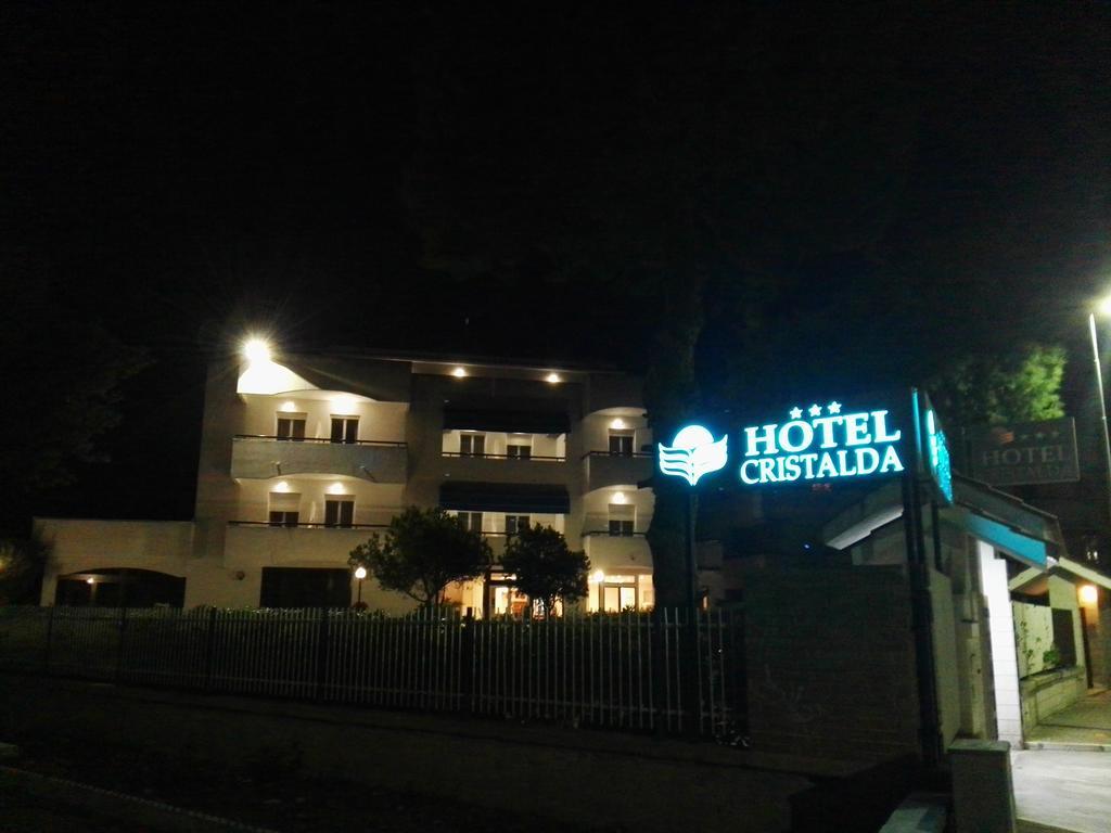 Hotel Cristalda Весте Екстериор снимка